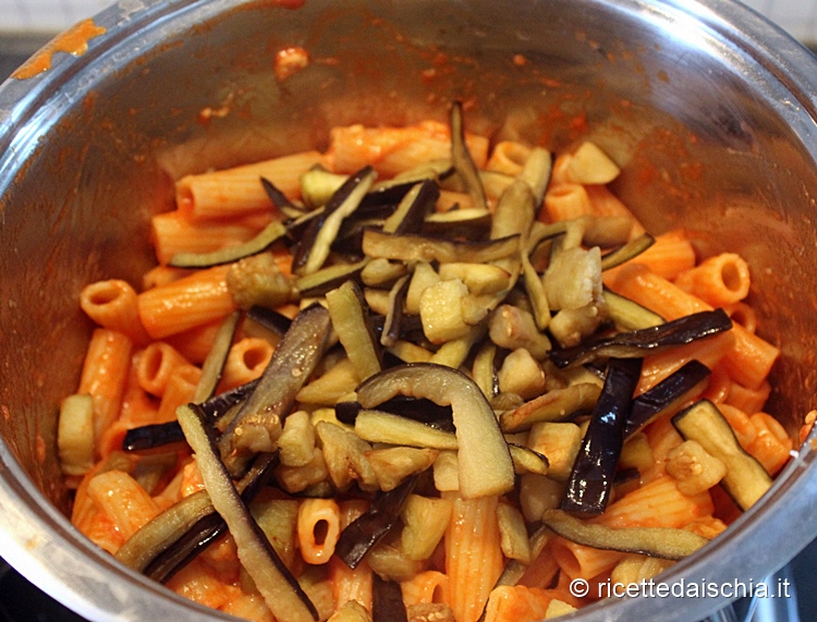 tortiglioni-al-forno-con-melanzane-8