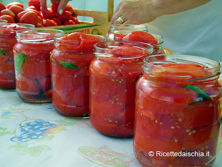 Conserva di pomodoro. Ricetta artigianale