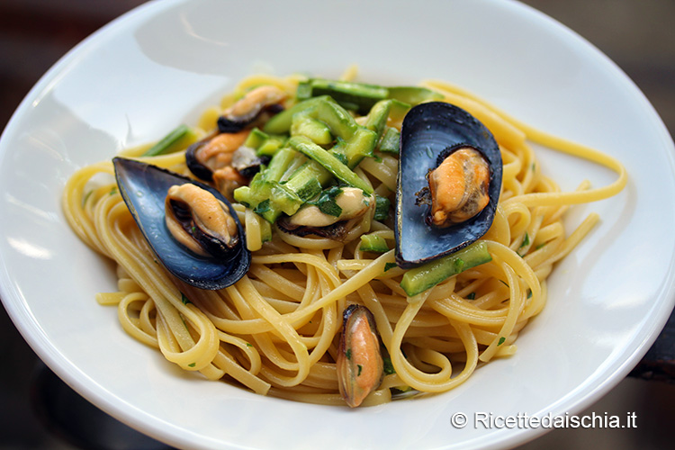 Linguine con cozze e zucchine