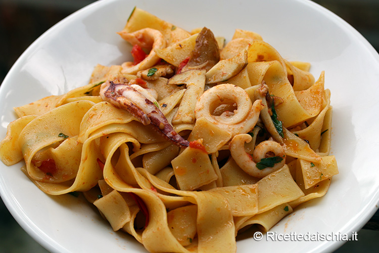 Pappardelle con calamari e funghi porcini