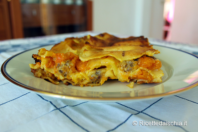 Lasagna con zucca e salsicce