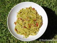 Spaghetti al pesto di peperoncini verdi