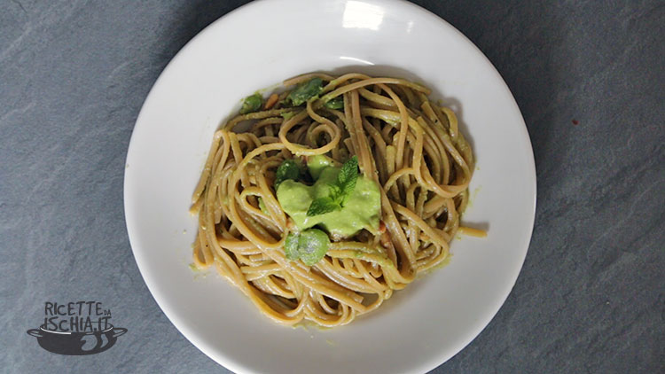 Linguine con pesto di fave e pancetta