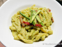 Caserecce con pesto di zucchine e pancetta