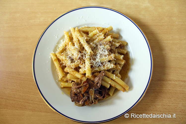 Ziti con ragù alla genovese