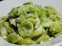 Orecchiette ai broccoli e acciughe