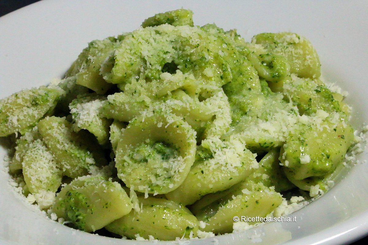   Orecchiette ai broccoli e acciughe | Ricette da Ischia