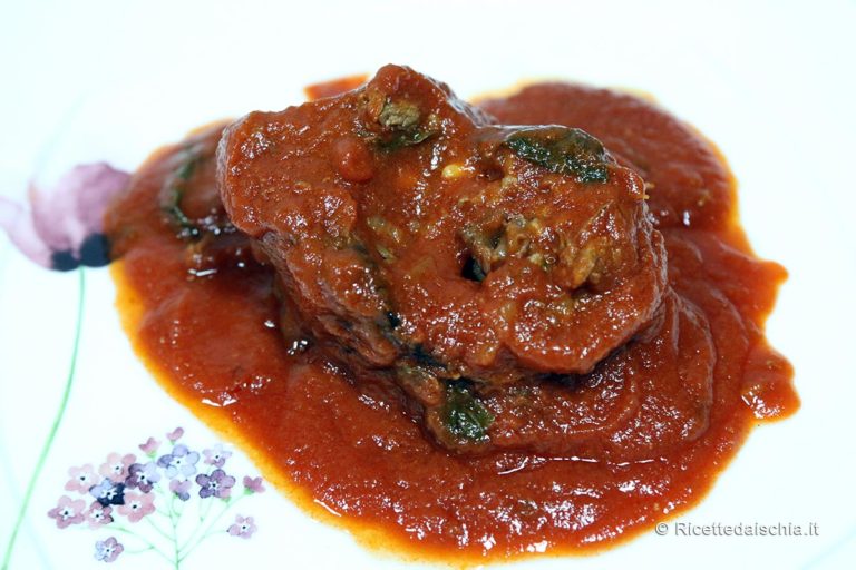 Braciole al sugo ripiene di salsicce