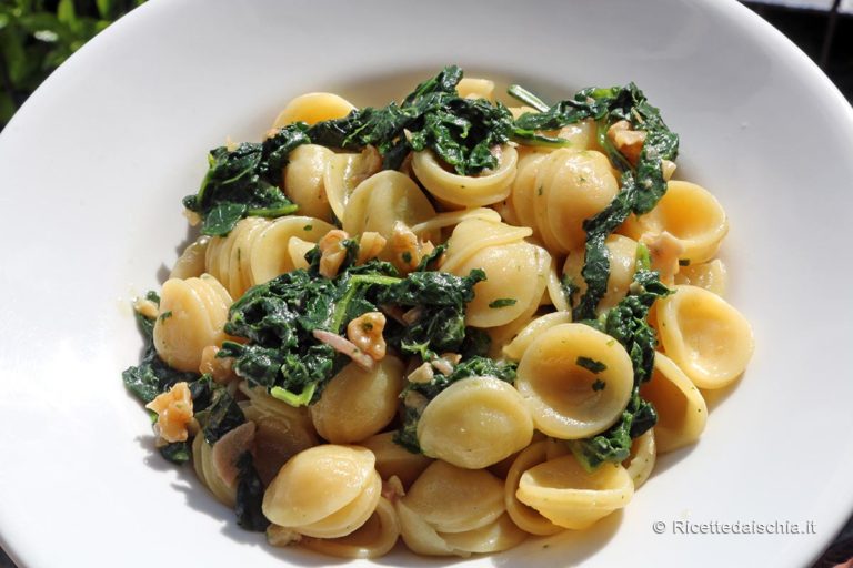 Orecchiette con cavolo nero e noci