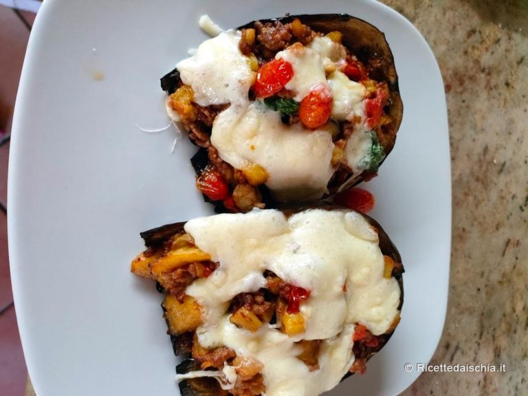 Melanzane a barchetta con formaggio